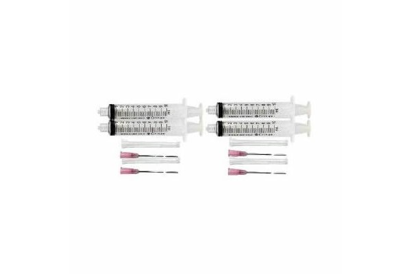 Pack of 4 x 10ml syringes and small needles